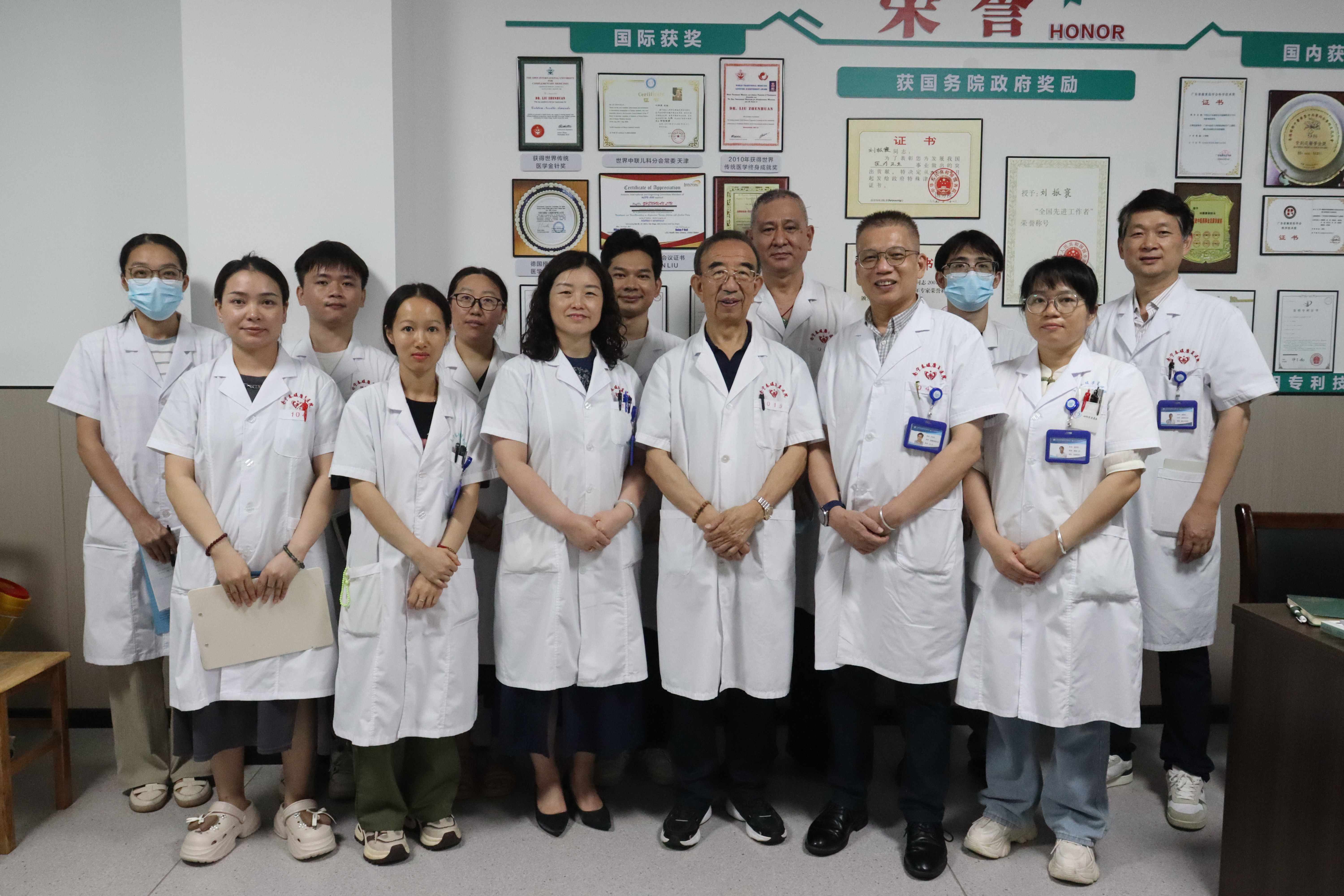 著名儿科专家刘振寰教授莅临我院儿童康复中心开展带教查房、技术指导
